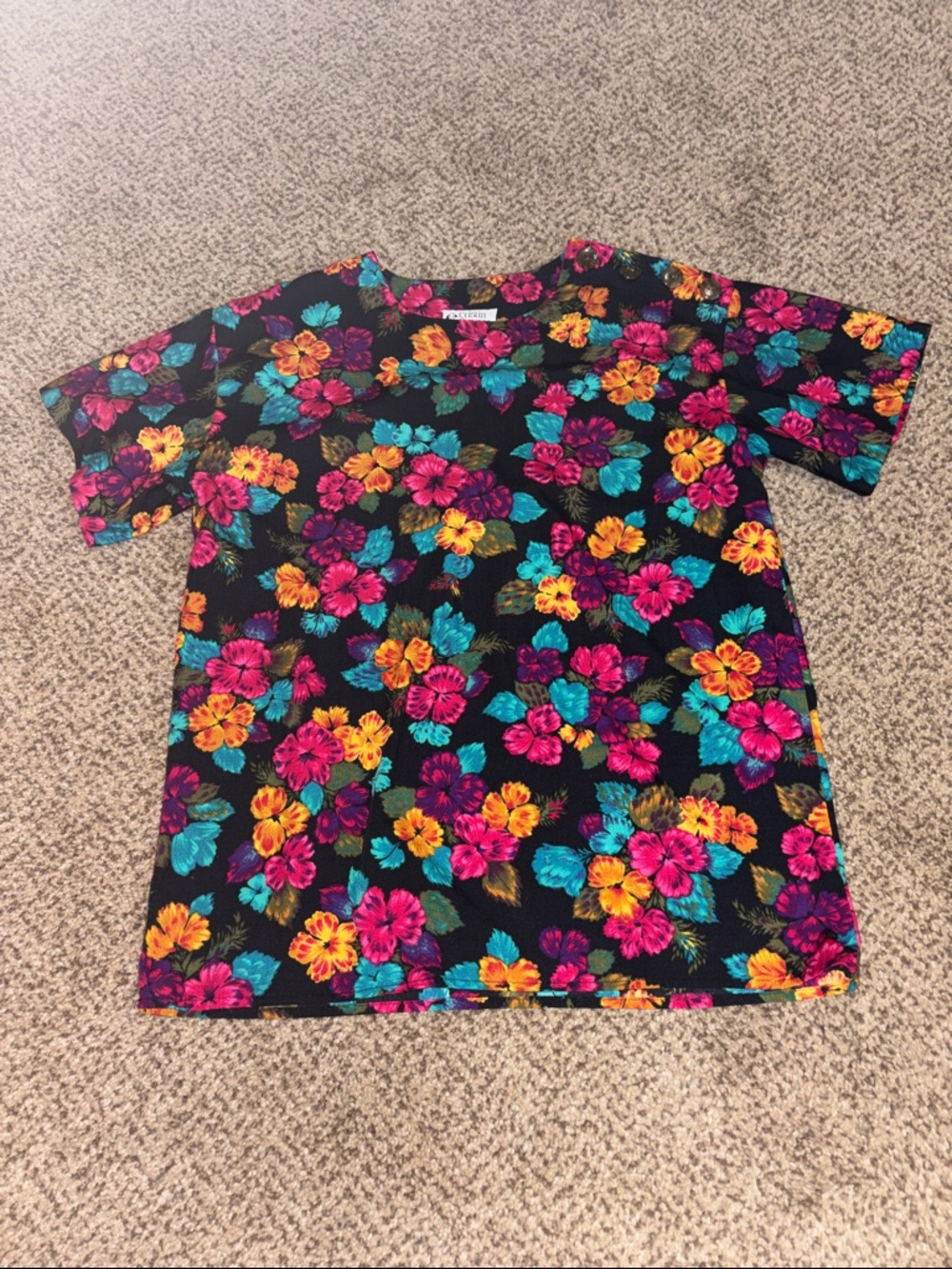 Vintage Short Sleeve Floral Tee in Black with Multicolor Flowers Small